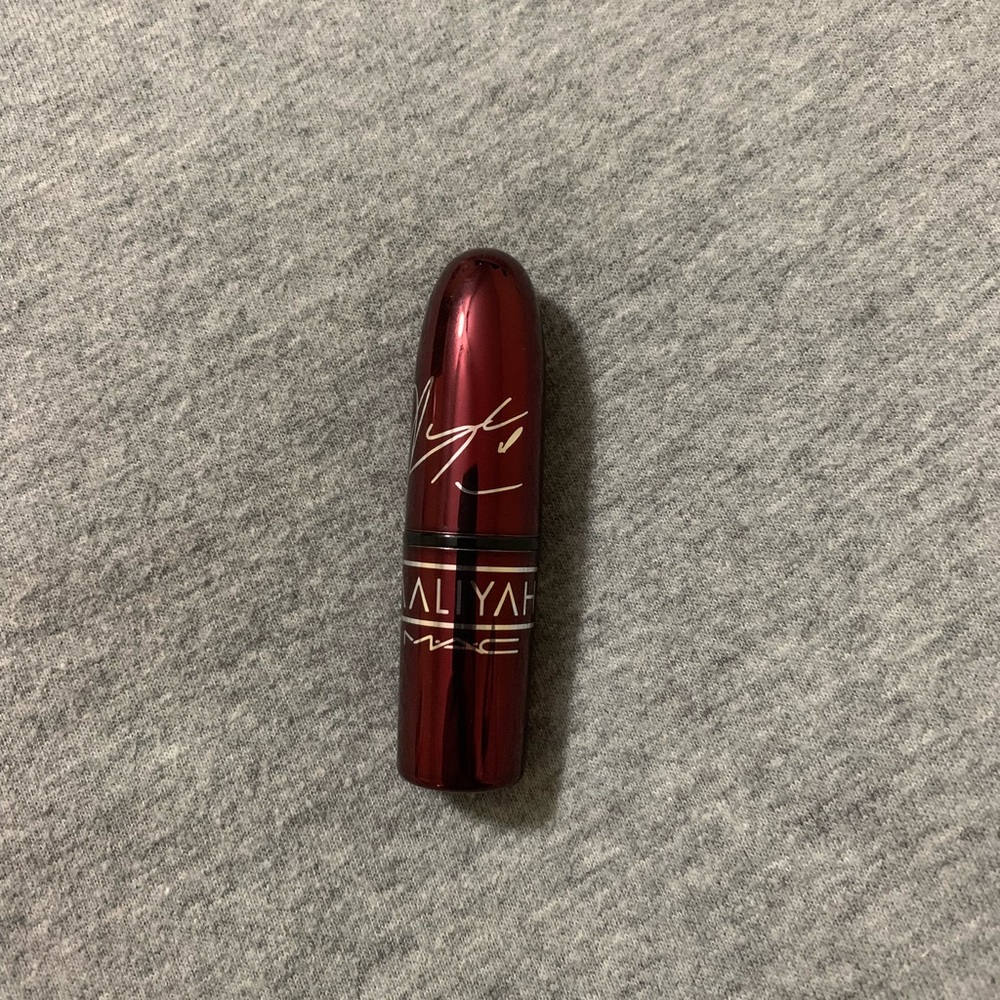 Mac lipstick Aaliyah.Color “hot like..”